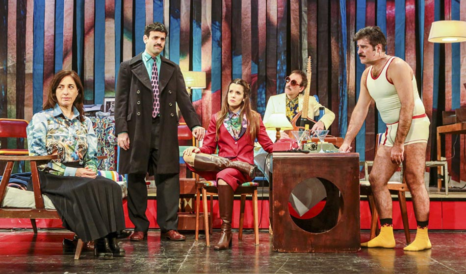 1. Rafael Spregelburd estreno en el Astros una increible comedia acompanado de Andrea Garrote Guido Losantos y Violeta Urtizberea. – credito Alejandro Palacios Cristian Dominguez