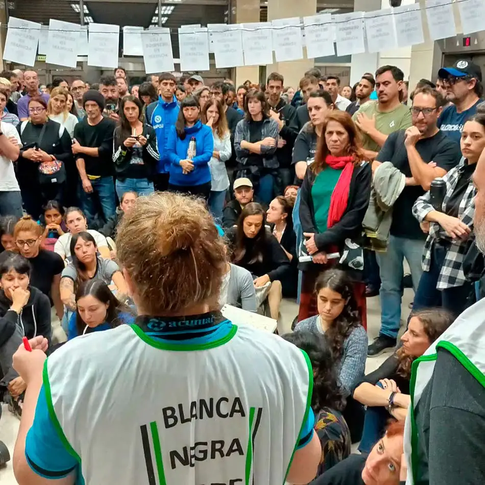 3 Trabajadores de ACUMAR exigen la reincorporacion de 64 companeros despedidos Ate Blanca Acumar