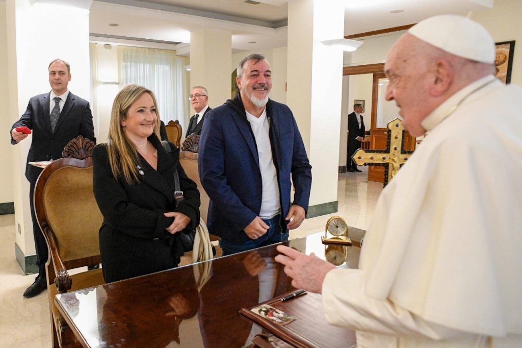 Rodolfo Aguiar le pidió al Papa Francisco que “rece por Milei para que lo haga mejor persona” 